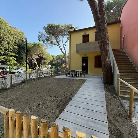 Near The Sea In Rosolina דירה